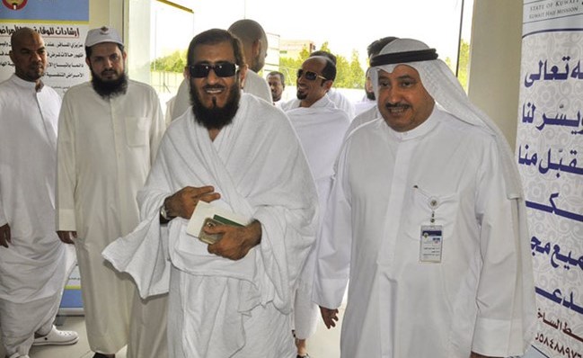 م.فريد عمادي وخليف الاذينة داخل مقر بعثة الحج الكويتية﻿