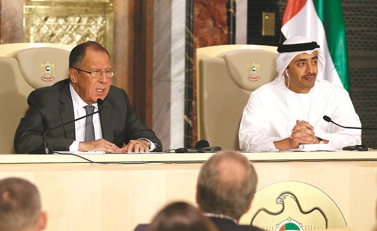 جانب من المؤتمر الصحافي المشترك بين الشيخ عبدالله بن زايد وسيرغي لافروف	(أ.ف.پ)﻿