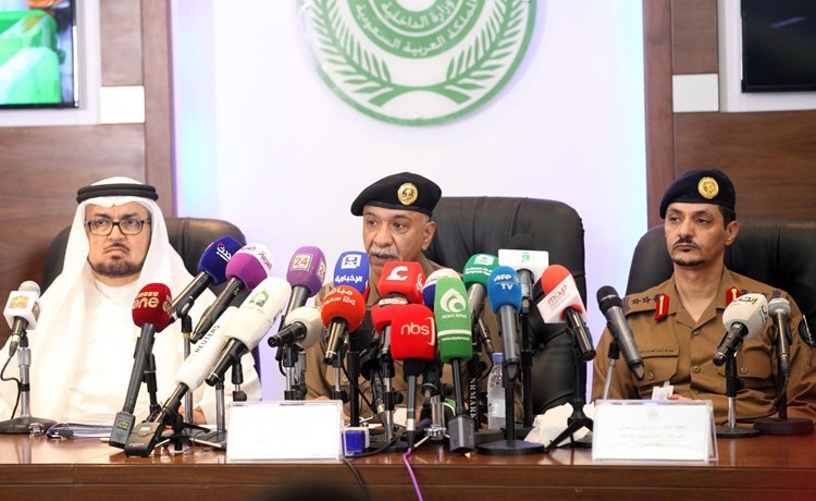 اللواء منصور التركي متحدثا خلال المؤتمر الصحافي (أ.پ)﻿