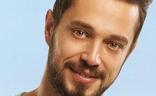 الظالمون لا يفرِّقون بين امرأة أو طفل".. التركي مراد بوز يتضامن مع مسلمي ميانمار.. هذا ما قاله