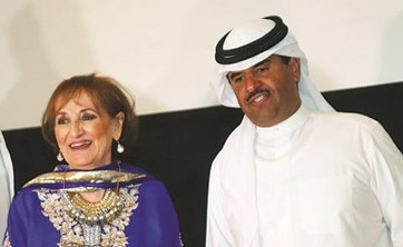 الشيخ دعيج الخليفة مكرما مصممة الأزياء رجاء البدر﻿