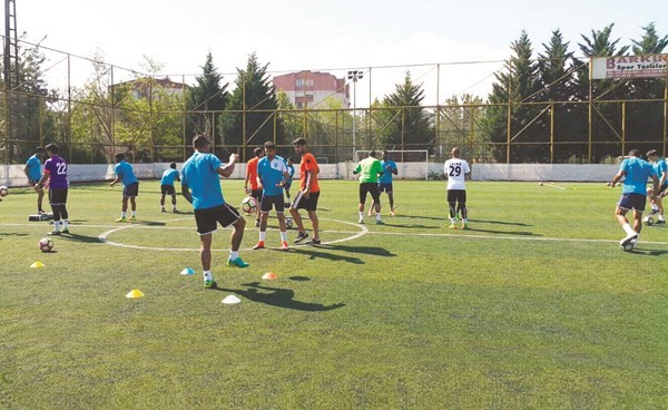 تدريبات لياقية للاعبي كاظمة في تركيا