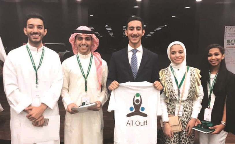 الفريق الفائز بالمركز الأول ﻿