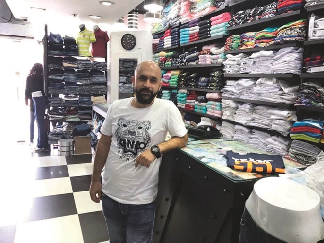 ميثم كريم صاحب أحد المعارض﻿