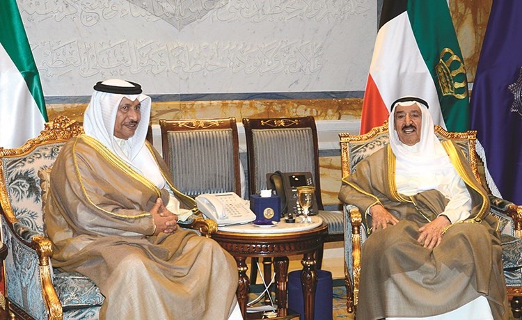صاحب السمو الأمير الشيخ صباح الأحمد خلال استقباله سمو رئيس الوزراء الشيخ جابر المبارك﻿