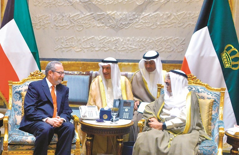 سمو الأمير خلال استقباله السفير الأميركي لورانس سيلفرمان﻿