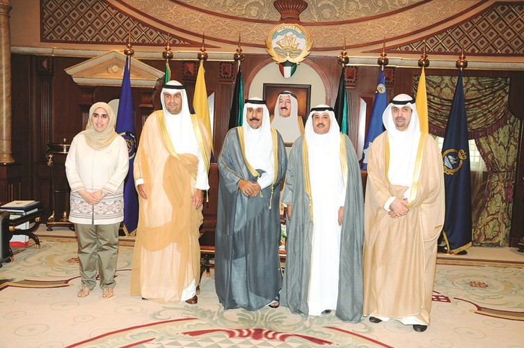 سمو ولي العهد خلال استقباله أنس الصالح وجمال الجلاوي وأسيل المنيفي ود.غازي العنزي﻿