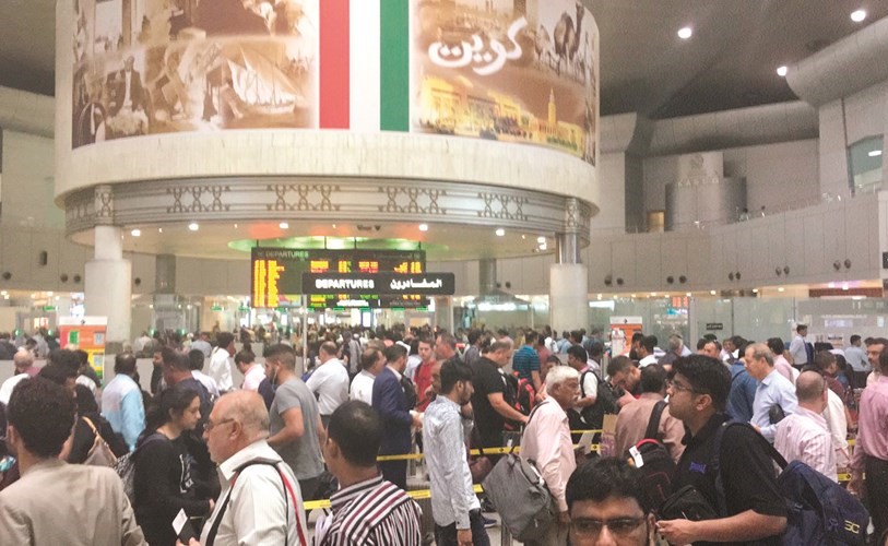 مطار الكويت الدولي كما بدا أمس نتيجة الزحام﻿