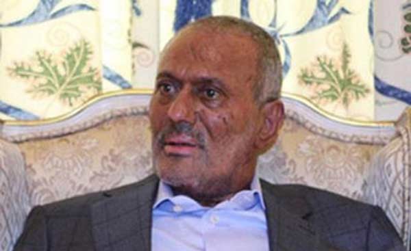 اليمن: صالح يخرج للعلن ويحضر تشييع أحد قيادييه بصنعاء