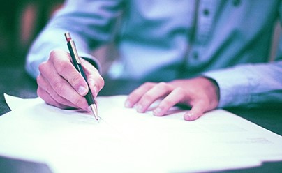 فضح شركات بريطانية تمنح رواتب سخية للمدراء