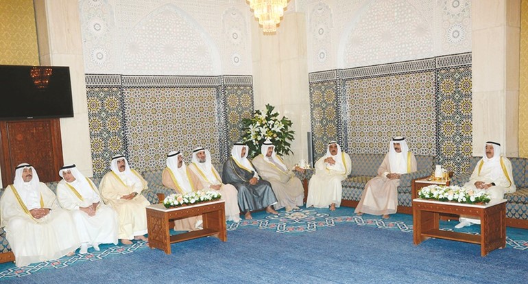 صاحب السمو الامير وسمو ولي العهد والشيخ فيصل السعود وسمو الشيخ ناصر المحمد وسمو رئيس الوزراء وعبدالرحمن المطوع والشيخ ناصر صباح الاحمد والشيخ مبارك الفيصل والشيخ خالد الجراح والشيخ فهد السعد ﻿
