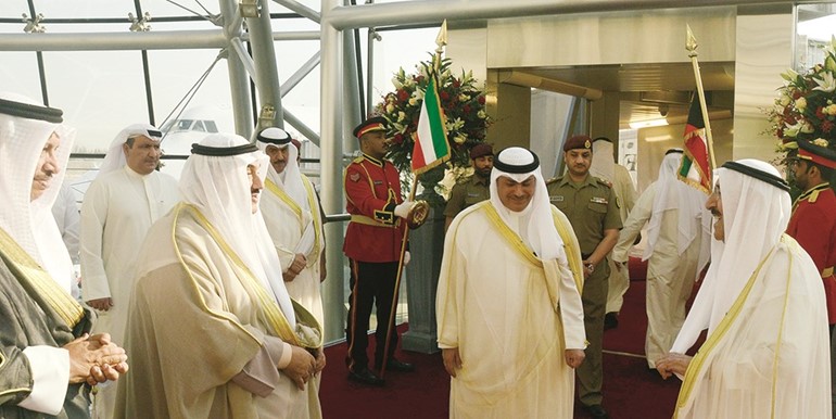 صاحب السمو الامير الشيخ صباح الاحمد لدى مغادرته البلاد وفي وداعه سمو الشيخ ناصر المحمد وسمو رئيس الوزراء ﻿