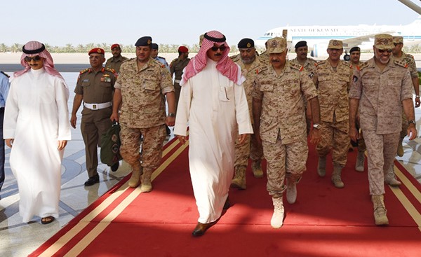 نائب رئيس مجلس الوزراء ووزير الدفاع لدى وصوله البلاد