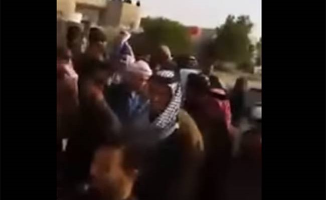بالفيديو.. حفل زواج عراقي يتحول إلى مجزرة والقتلى يسقطون أمام الكاميرا!