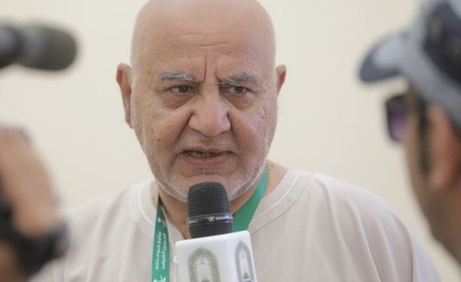 حاج مصري يعثر على ذهب وأموال لنيجيرية ويعيدها لها