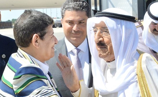 صاحب السمو الأمير الشيخ صباح الأحمد لدى وصوله وفي استقباله الشيخة د.رشا الصباح ﻿
