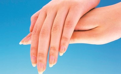 ما الأمراض التي قد تخبرك بها حالة أظافرك؟