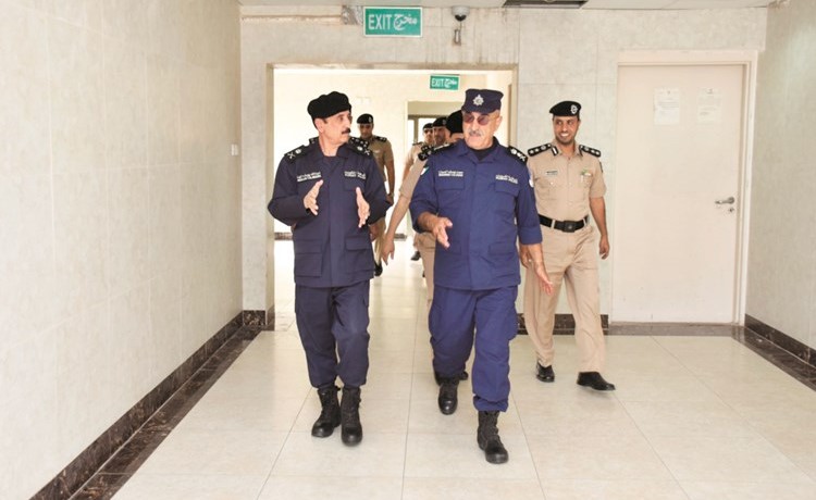 الفريق الشيخ محمد اليوسف لدى زيارته لمجمع السجون وبصحبته اللواء عبدالله المهنا﻿