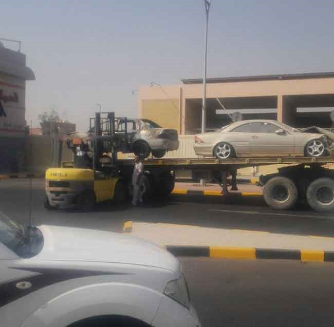 خلال رفع السيارات المهملة 