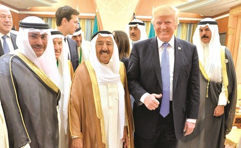 صاحب السمو الامير الشيخ صباح الاحمد خلال اللقاء مع الرئيس الأميركي دونالد ترامب بحضور الشيخ صباح الخالد والشيخ محمد الخالد والشيخ خالد العبدالله ﻿
