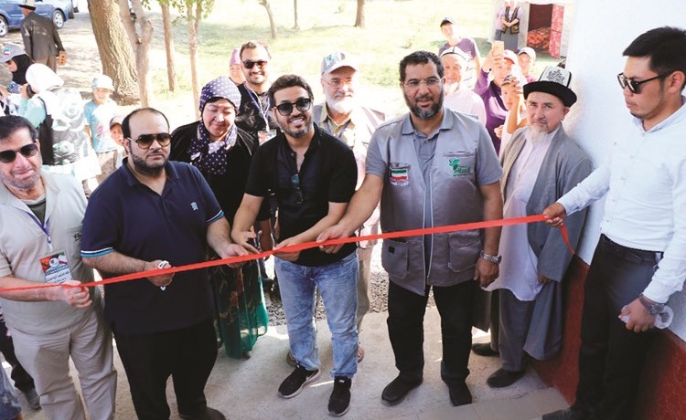نبيل العون خلال افتتاح أحد المشاريع الخيرية الكويتية في الخارج
