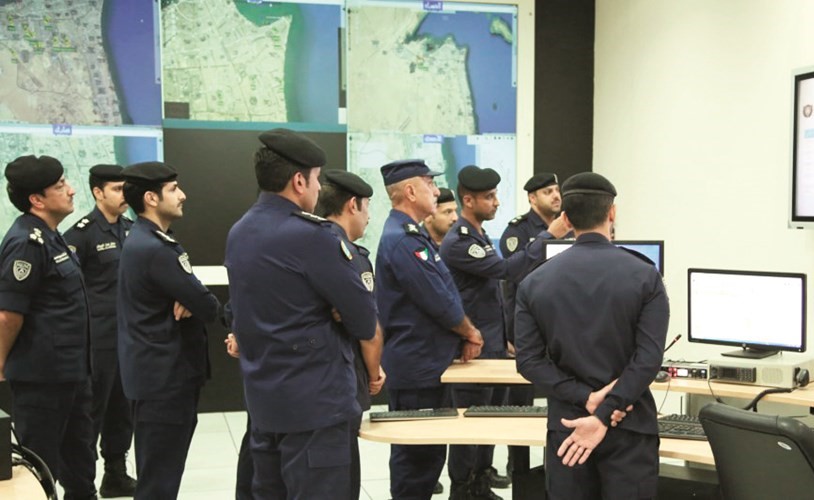 الفريق الشيخ محمد اليوسف يتابع الأوضاع الامنية من غرفة عمليات النجدة ﻿
