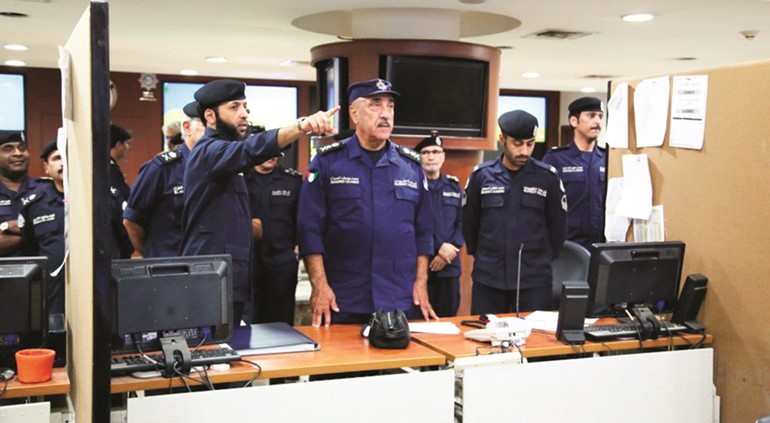ويتابع آلية العمل في غرفة عمليات الأمن العام ﻿