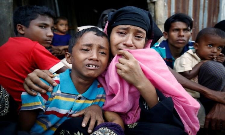 123 ألفا من مسلمي الروهينجا يفرون إلى بنجلاديش