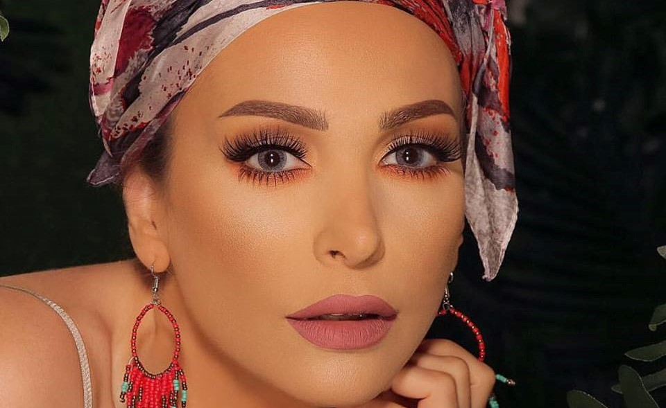 أمل حجازي تعتزل الغناء وترتدي الحجاب