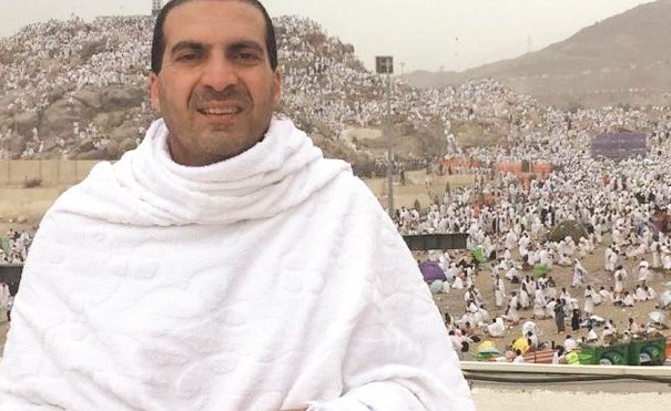 عمرو خالد يثير جدلاً لدعائه لمتابعيه أثناء الحج