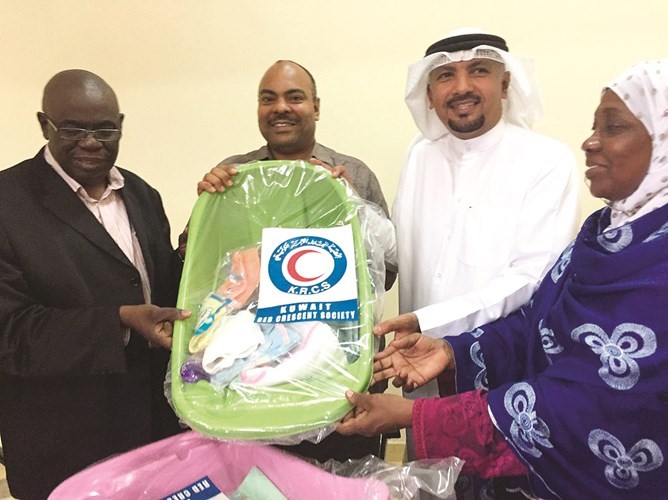 جانب من تبرع الهلال الأحمر﻿