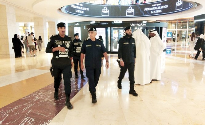 اللواء ابراهيم الطراح في احدى جولاته المفاجئة﻿