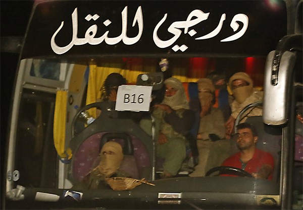 مسؤولة لبنانية: صفقة حزب الله - داعش برعاية إيرانية - قطرية