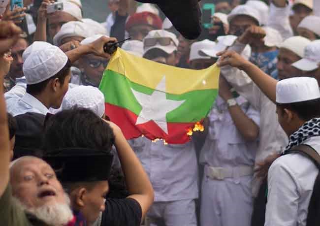 مسلمون إندونيسيون يتظاهرون للتنديد بالعنف ضد الروهينجا في ميانمار