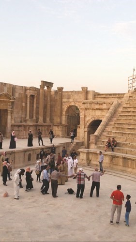 عمّان ..المدينة الغامضة منسف ودبكة وعنب - بقلم :عواطف العلوي