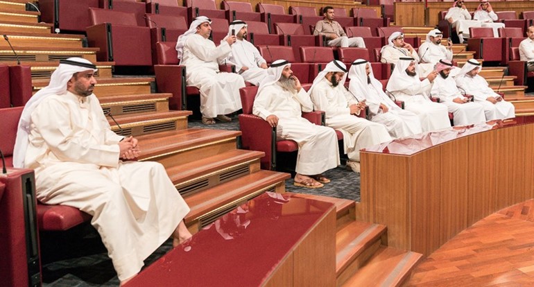النائبان حمود الخضير ونايف المرداس خلال المؤتمر الصحافي﻿