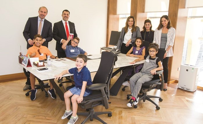الموظفون قاموا بنشر صورهم مع أطفالهم في البنك خلال اليوم مستخدمين هاشتاق #GBkidsday﻿