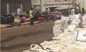 عبوات مياه زمزم على الرصيف﻿