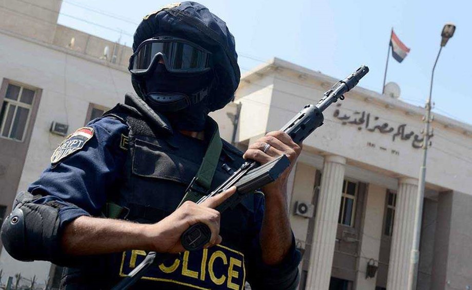 مصر.. إعدام شرطي قتل تاجرة مخدرات وطفلتها لهذا السبب!