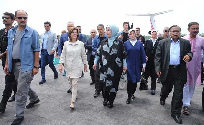 بالفيديو والصور.. زوجة أردوغان تزور مخيمات مسلمي الروهينجا