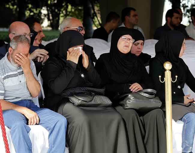 لبنان يُشيّع العسكريين العشرة الذين قتلهم "داعش" بمراسم رسمية