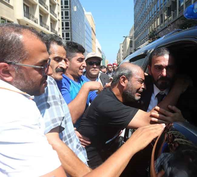 لبنان يُشيّع العسكريين العشرة الذين قتلهم "داعش" بمراسم رسمية