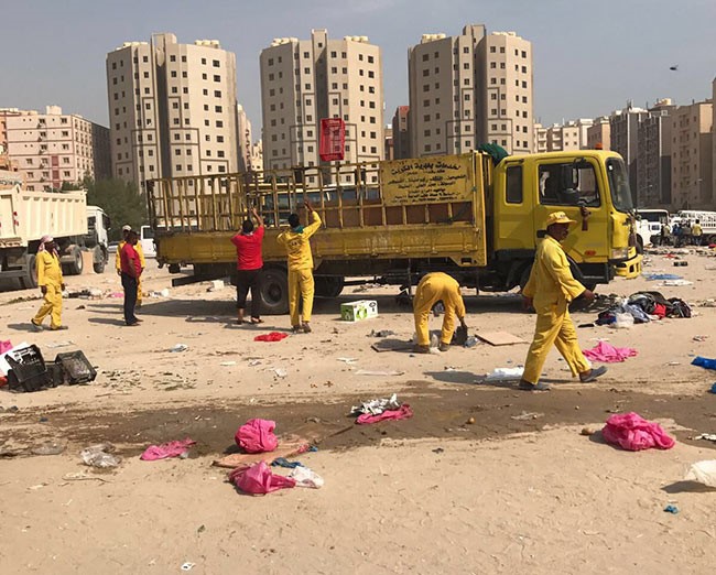 حملة امنية بالتعاون مع البلدية ضد الباعة المخالفين في "الأحمدي"