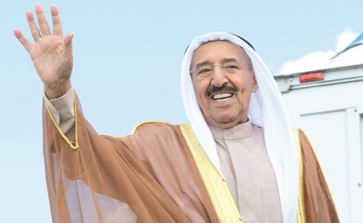 صاحب السمو الأمير الشيخ صباح الأحمد محييا مودعيه في مطار قاعدة اندروز الجوية﻿