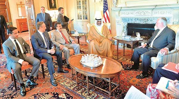 الشيخ صباح الخالد خلال لقائه مع ريكس تيلرسون بحضور خالد الجارالله والشيخ سالم العبدالله والشيخ د.أحمد ناصر المحمد﻿