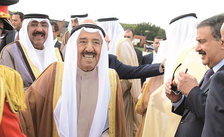 بادرة أمل باتخاذ الأزمة الخليجية مسار الحل .. واستمرار التباين الإعلامي بين الجانبين يعطل مباشرة الحوار بعد اتصال تميم بمحمد بن سلمان