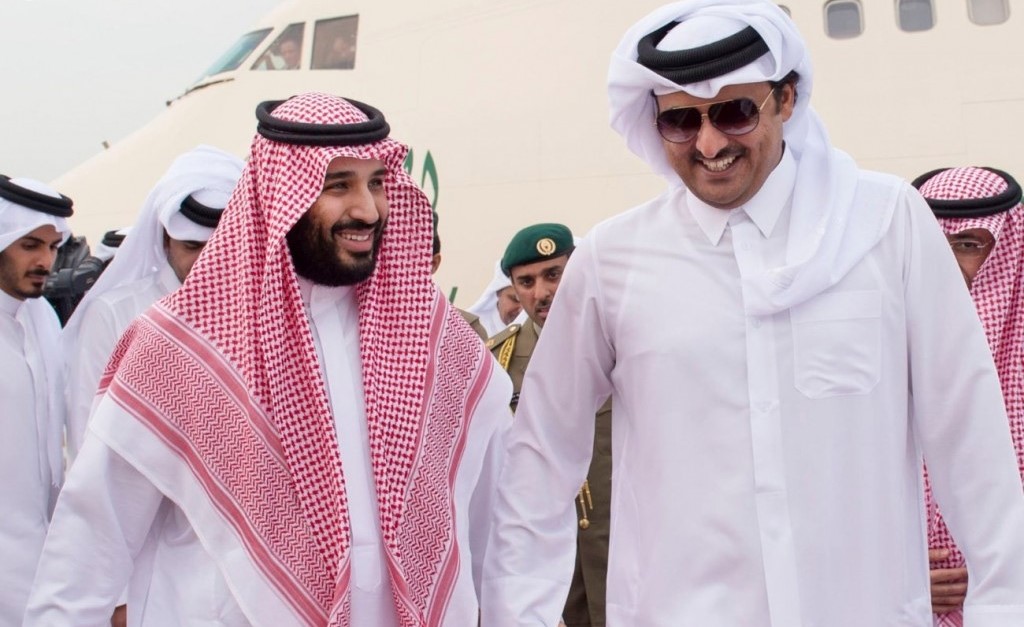 بادرة أمل باتخاذ الأزمة الخليجية مسار الحل .. واستمرار التباين الإعلامي بين الجانبين يعطل مباشرة الحوار بعد اتصال تميم بمحمد بن سلمان