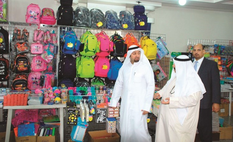 جولة بين المعروضات﻿