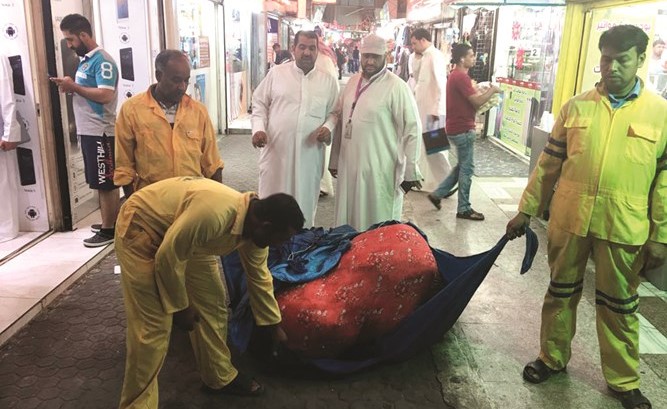 رفع كمية من الملابس المستعملة﻿