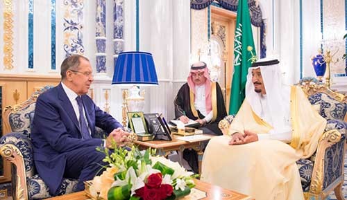 بالصور: خادم الحرمين يستقبل وزير الخارجية الروسي